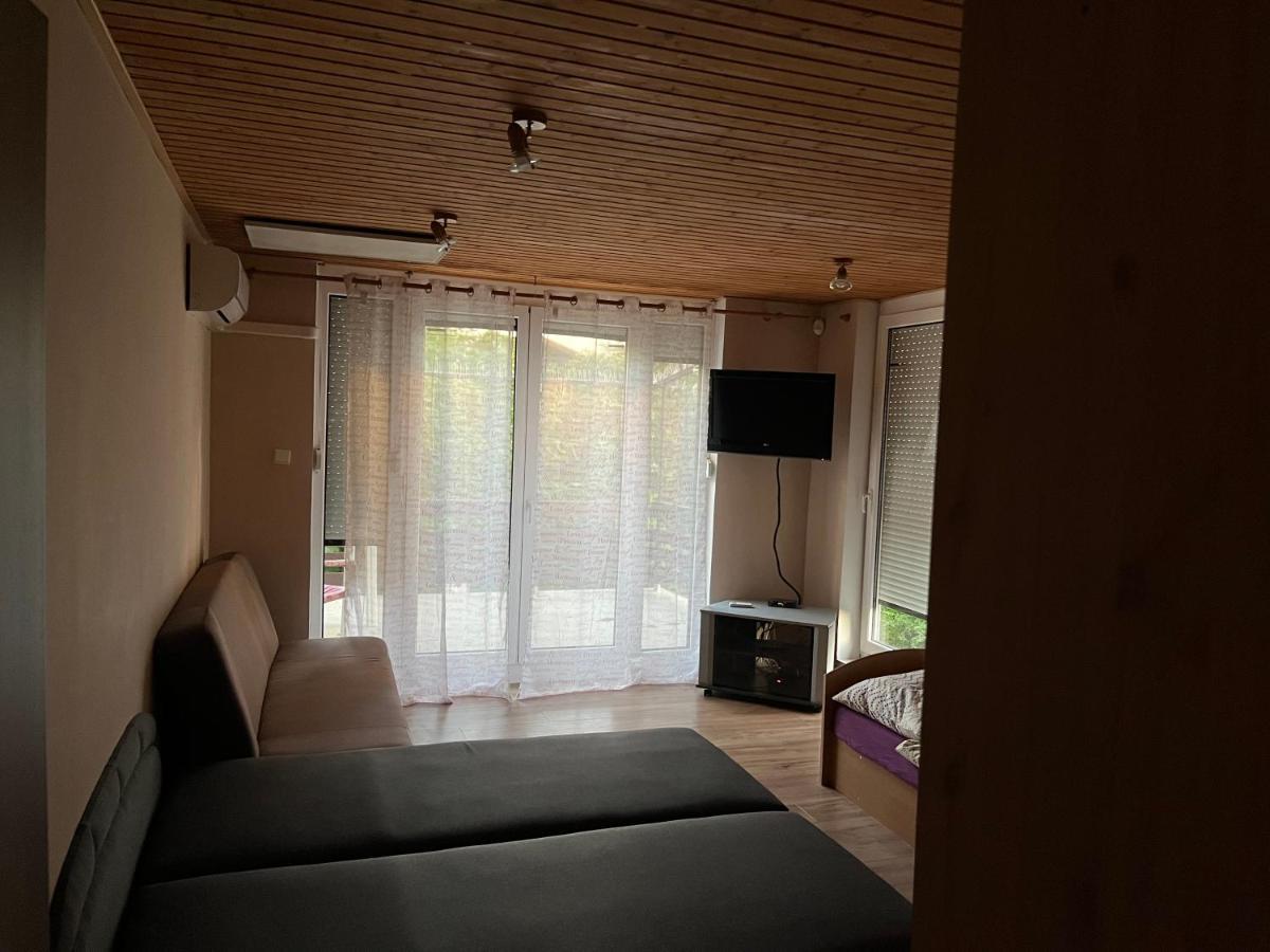 Apartment Jane Senec Buitenkant foto